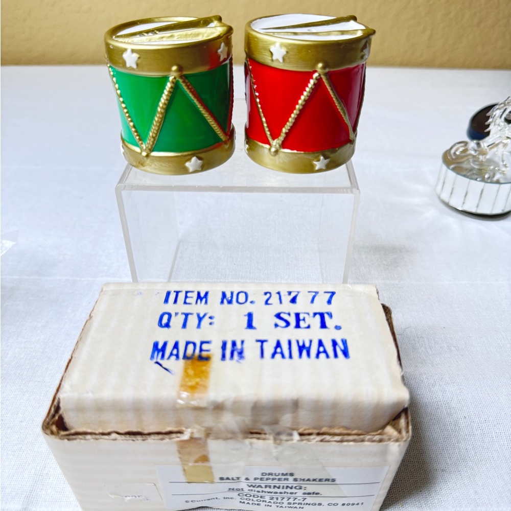 Vintage NIB Salt and Pepper Shaker Set Christmas Drum Set